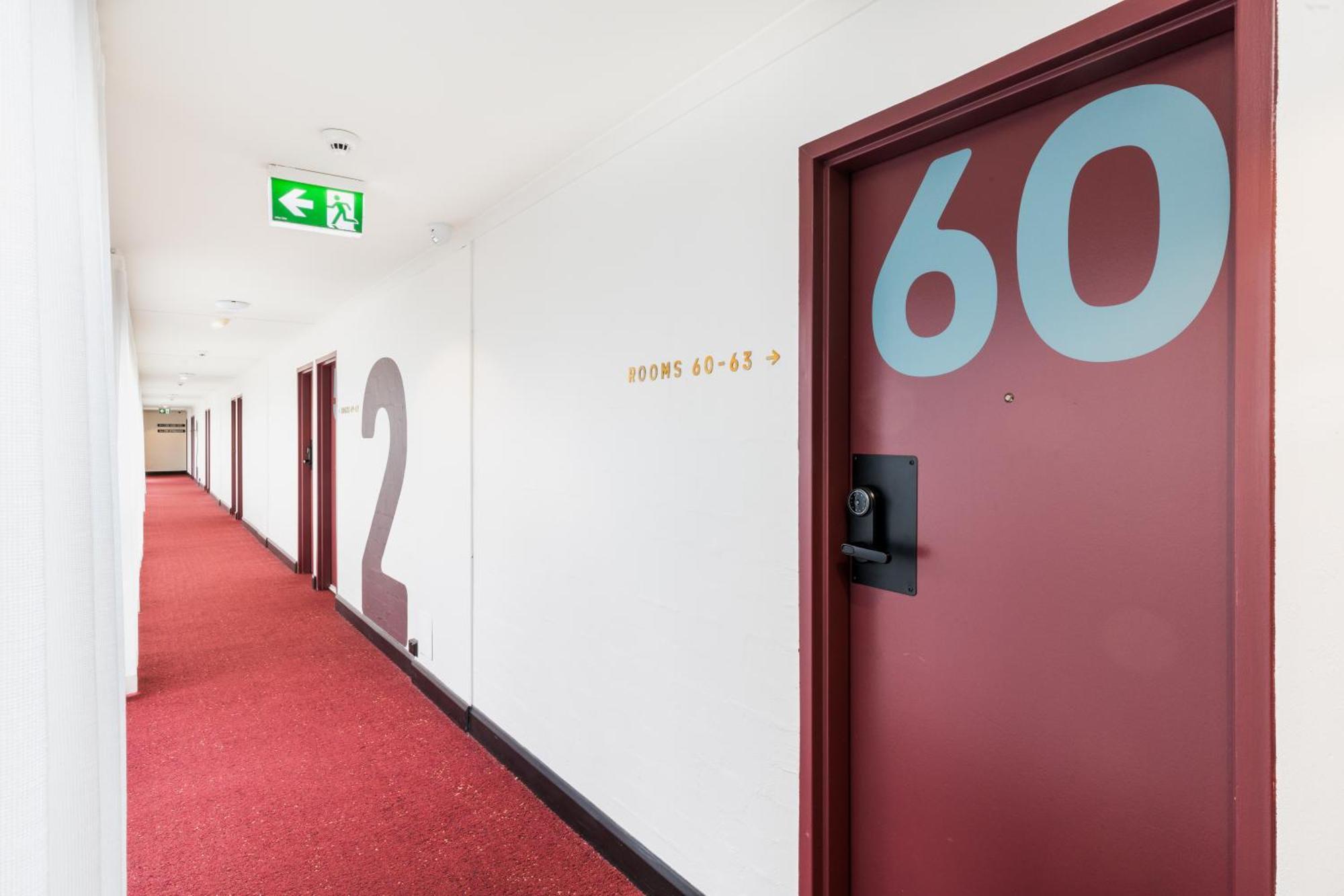 Statesman Hotel Canberra Room photo